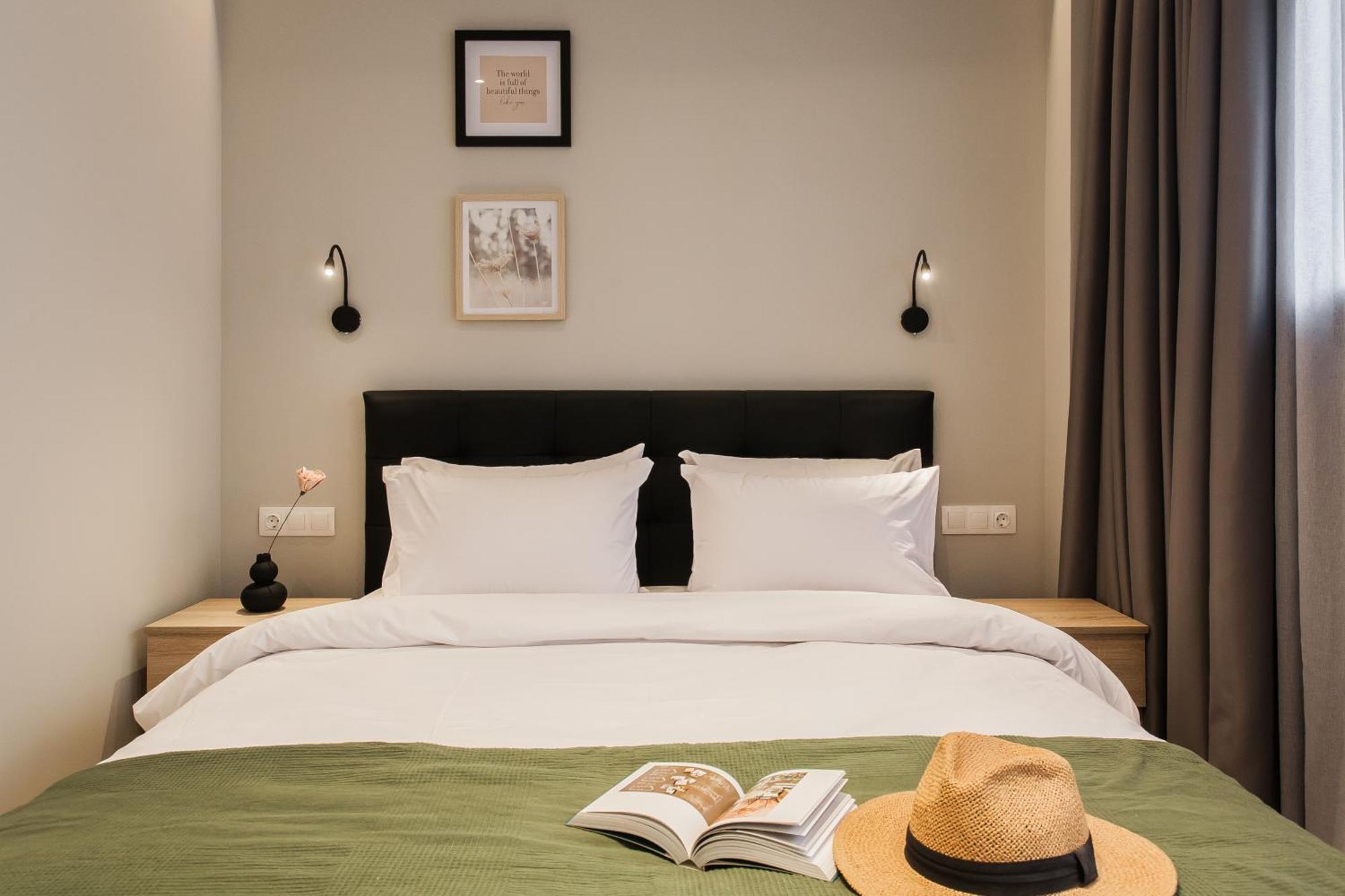 Wyz Piraeus Aparthotel Exteriör bild
